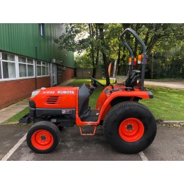 Kubota STV32 Compact Tractor 4WD Hydrostatic