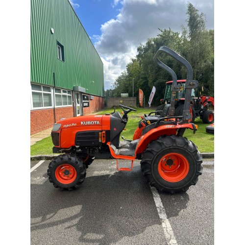 Kubota B3030 Compact Utility Tractor 4WD with Ag Tyres