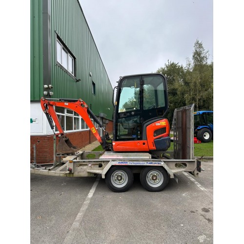 Kubota KX015-4 1.5 Tonne Digger / Mini Excavator with 1 bucket and A Trailer